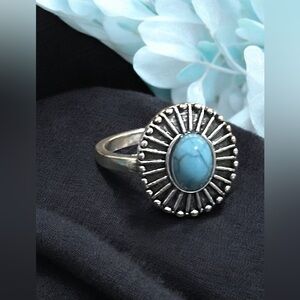 Beautiful Turquoise Navajo Blue Silvertone Fashion Ring Size 7
